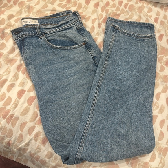 Abercrombie Ultra High Rise 90s Straight Jean Medium Wash - Picture 5 of 8